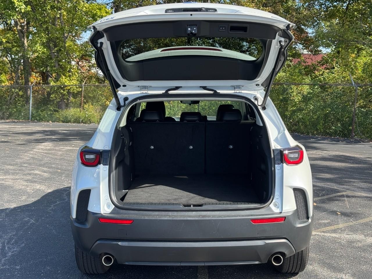 Mazda CX-50 Hybrid Vehicle Full-screen Gallery Image 06