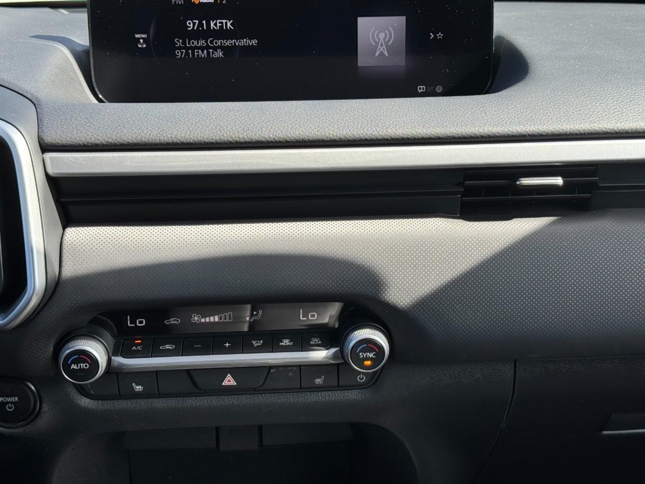 Mazda CX-50 Hybrid Vehicle Full-screen Gallery Image 15