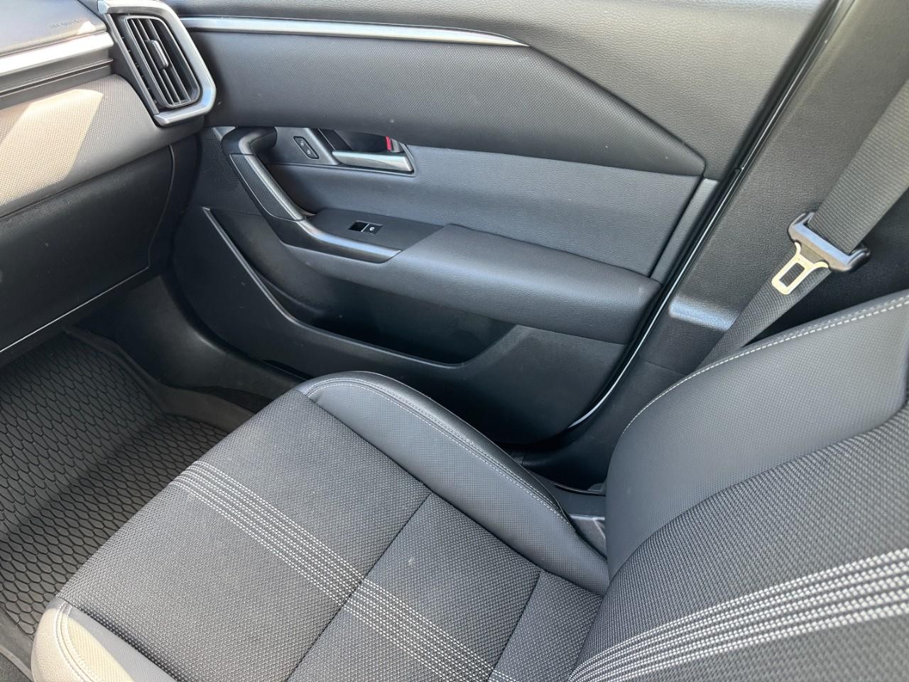 Mazda CX-50 Hybrid Vehicle Full-screen Gallery Image 17
