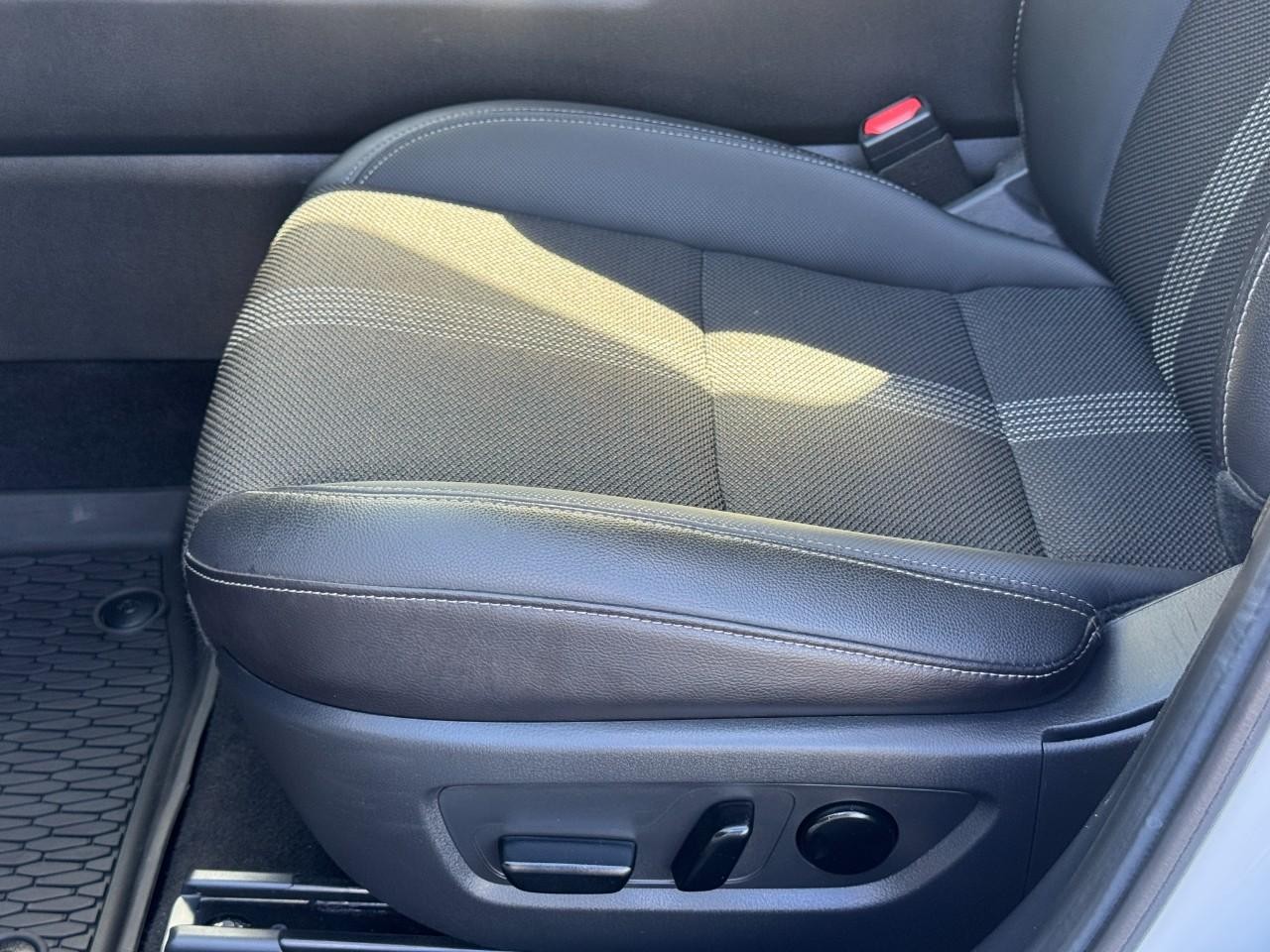 Mazda CX-50 Hybrid Vehicle Full-screen Gallery Image 18