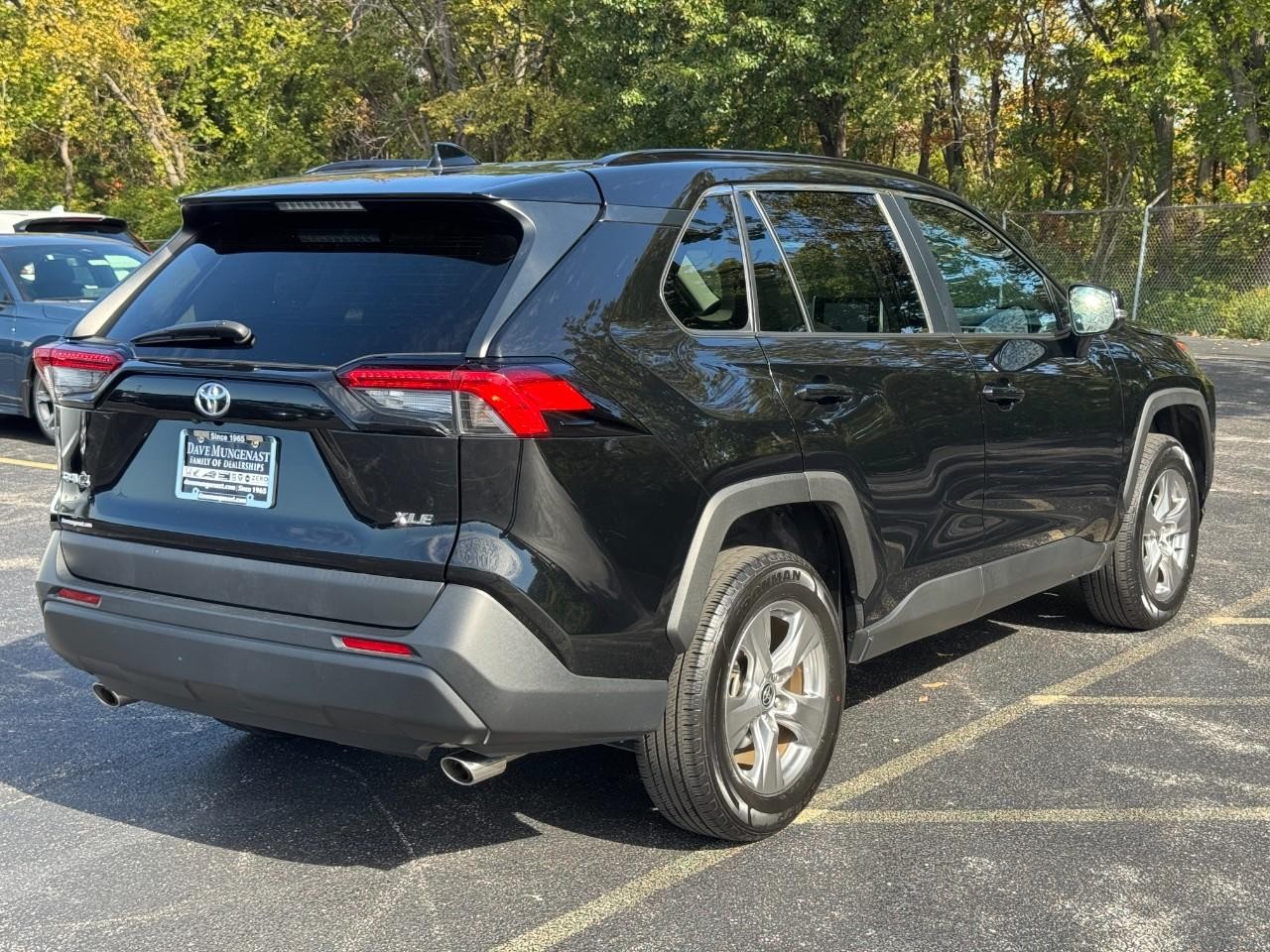 Toyota RAV4 Vehicle Full-screen Gallery Image 04