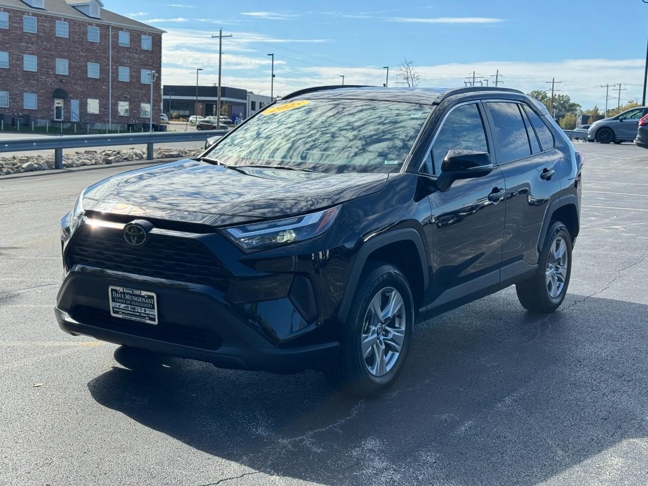 Toyota RAV4 Vehicle Full-screen Gallery Image 10