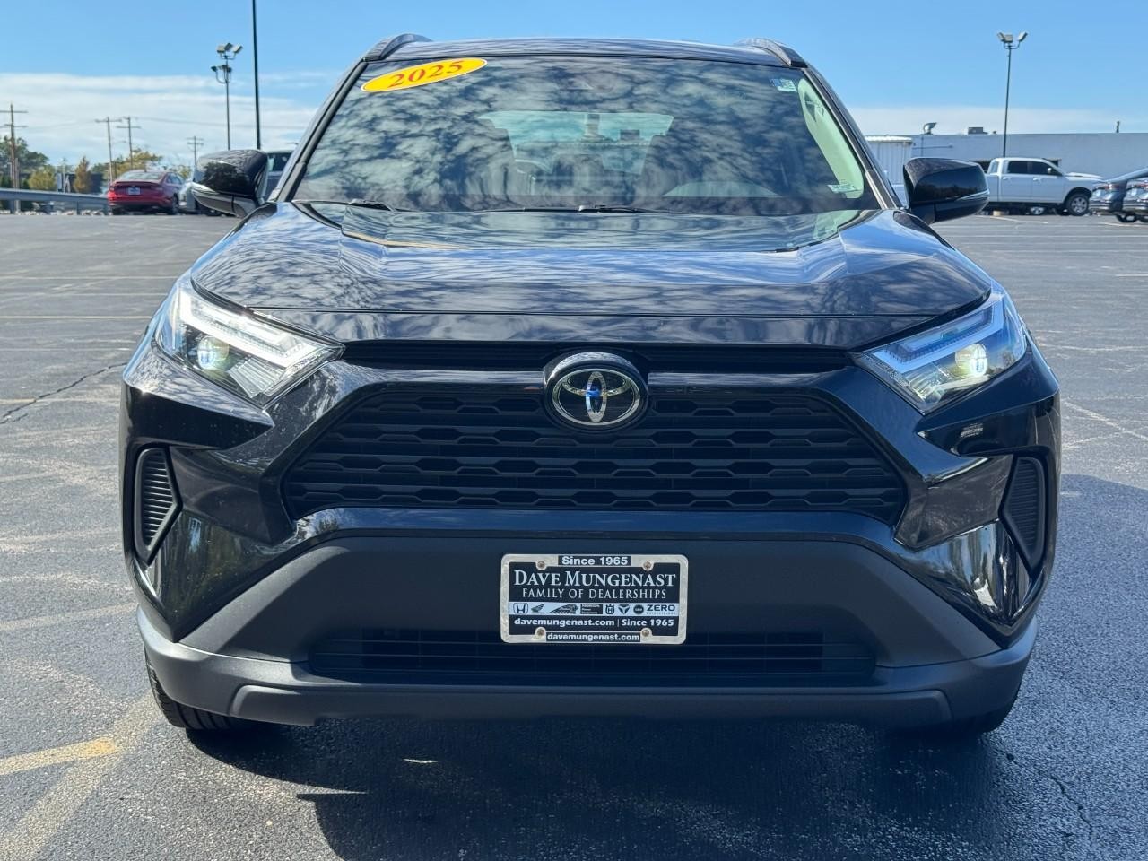 Toyota RAV4 Vehicle Full-screen Gallery Image 11