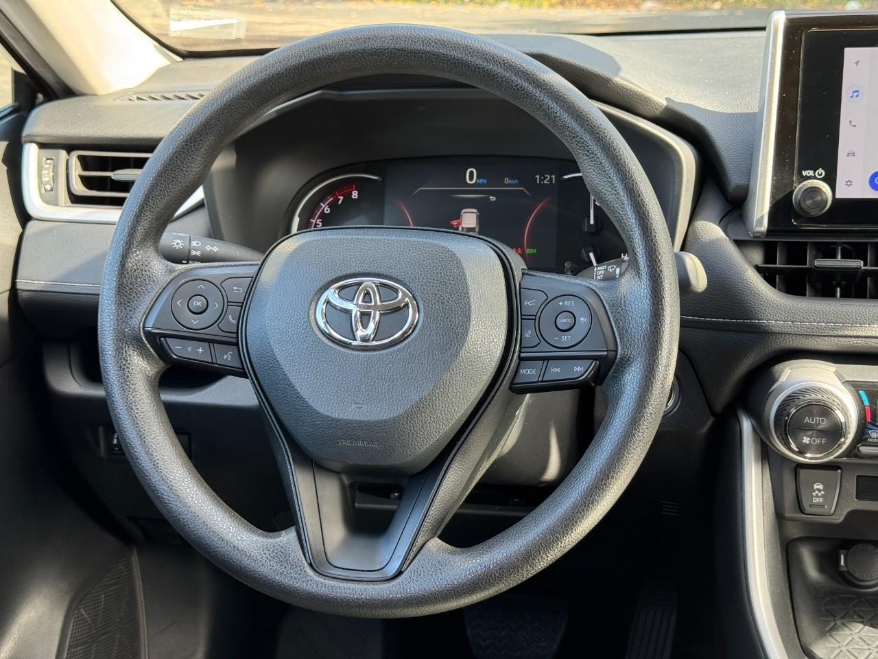Toyota RAV4 Vehicle Full-screen Gallery Image 14