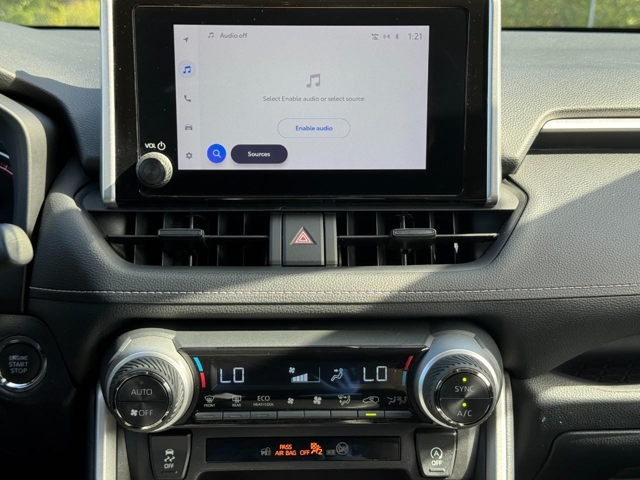 Toyota RAV4 Vehicle Full-screen Gallery Image 15