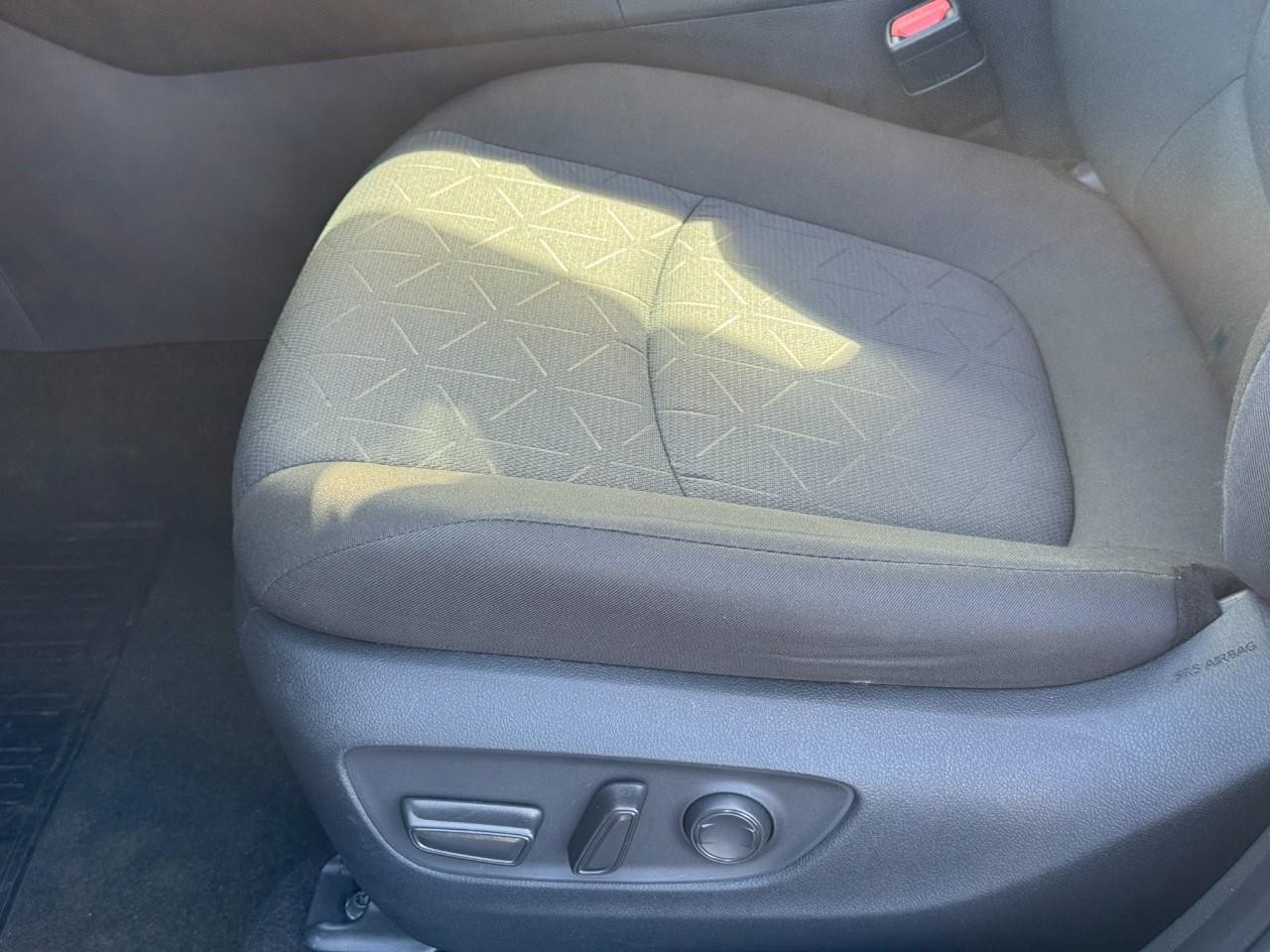 Toyota RAV4 Vehicle Full-screen Gallery Image 18
