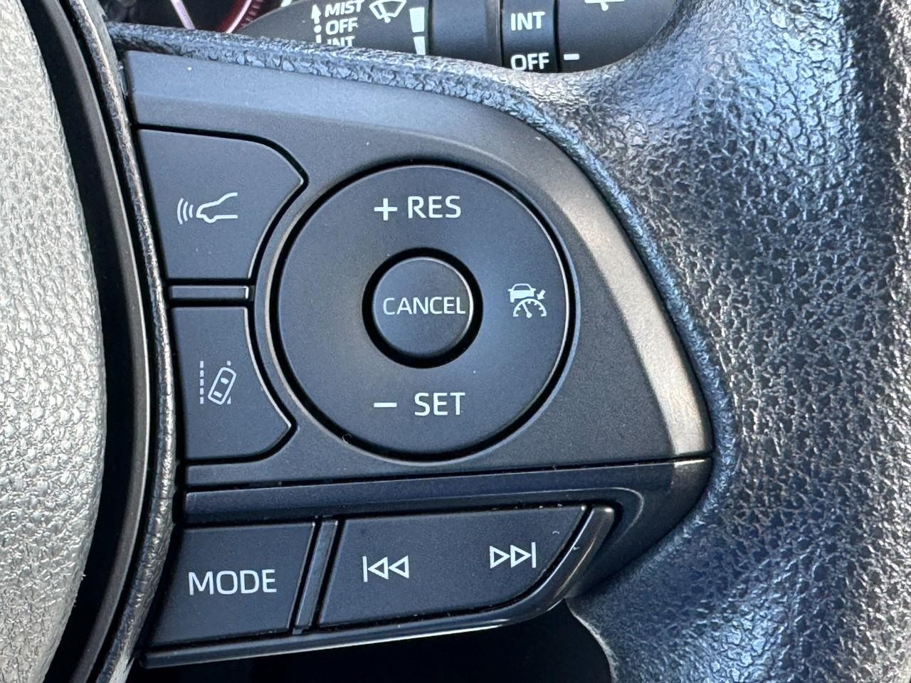 Toyota RAV4 Vehicle Full-screen Gallery Image 21