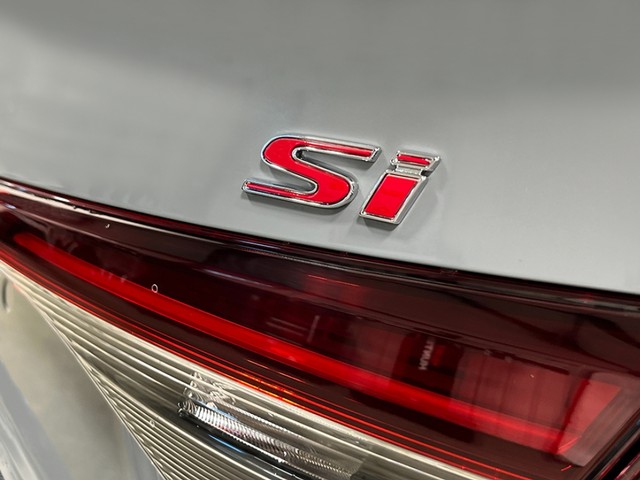 Honda Civic Si Vehicle Full-screen Gallery Image 07