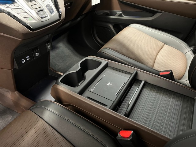 Honda Odyssey Vehicle Full-screen Gallery Image 16