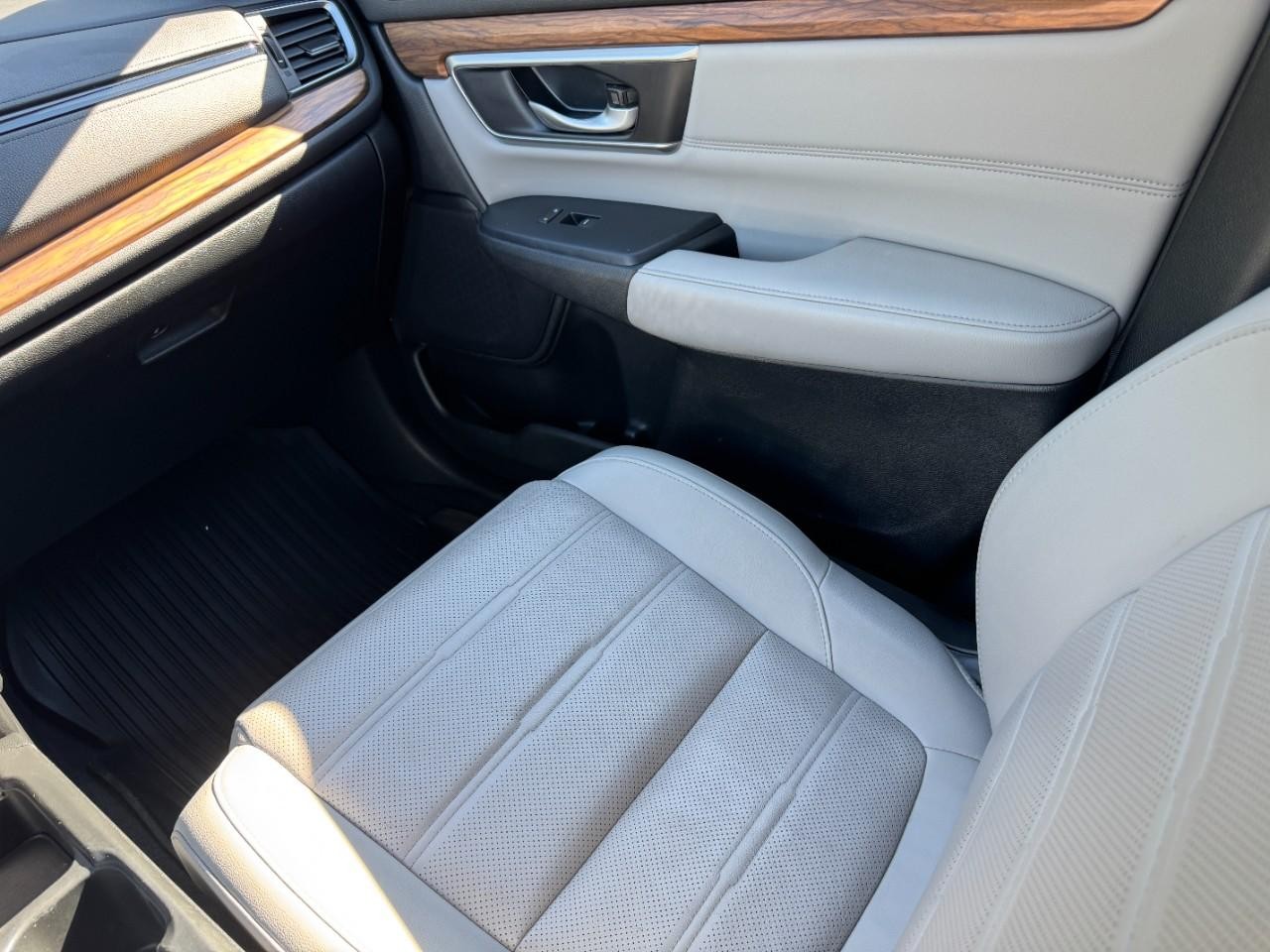 Honda CR-V Vehicle Full-screen Gallery Image 16