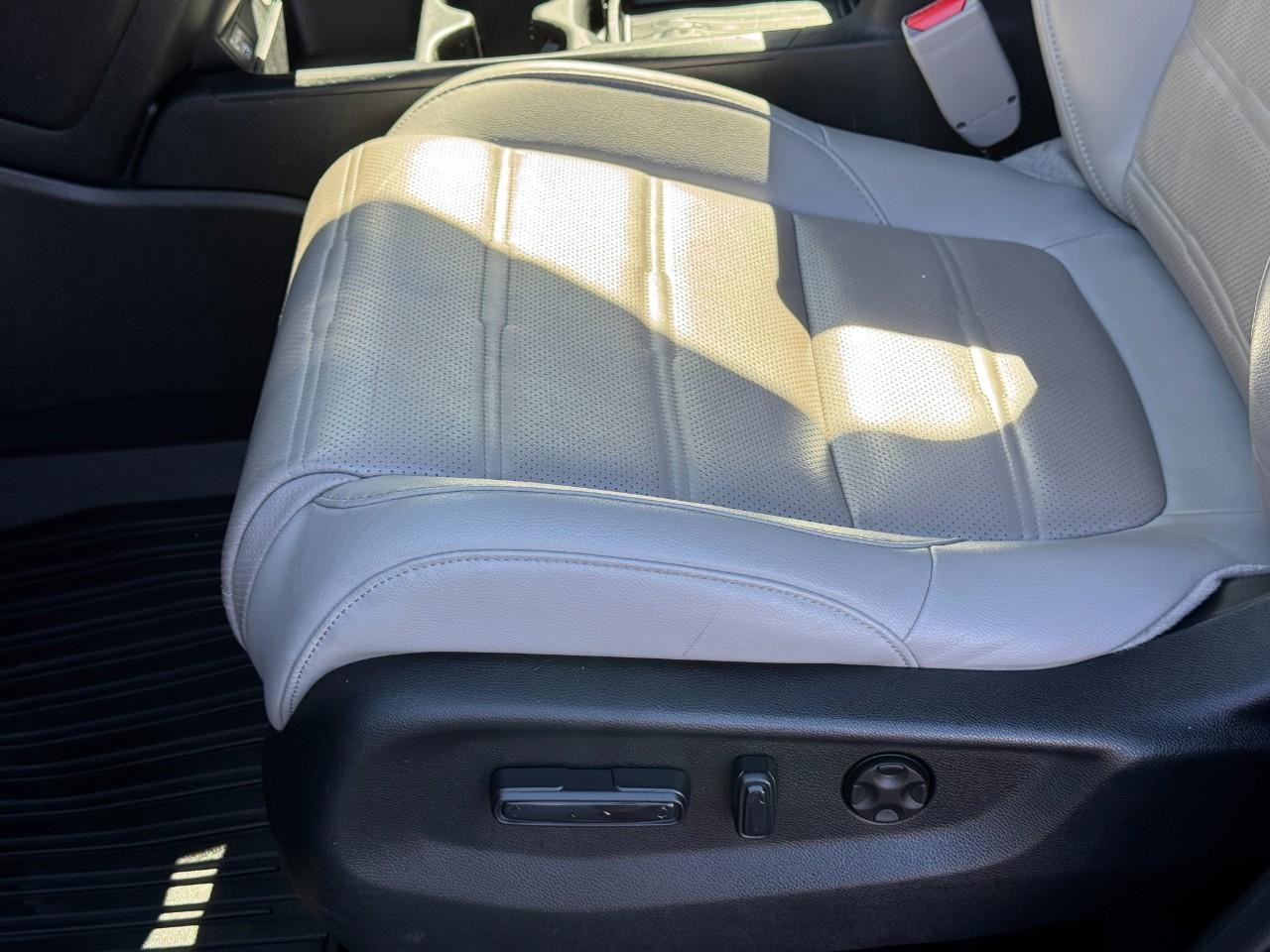 Honda CR-V Vehicle Full-screen Gallery Image 17
