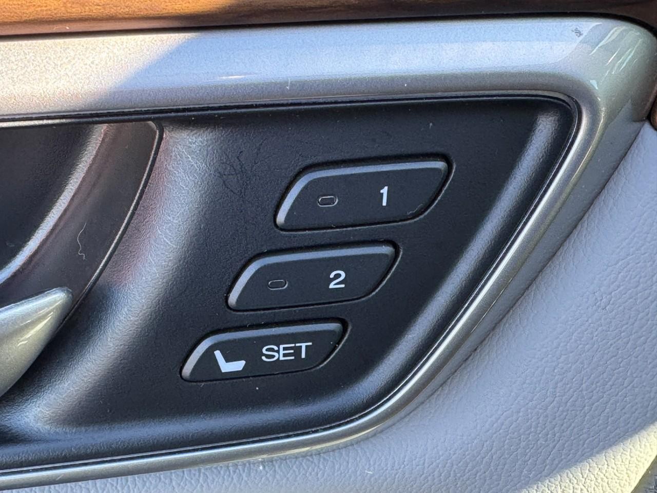 Honda CR-V Vehicle Full-screen Gallery Image 19