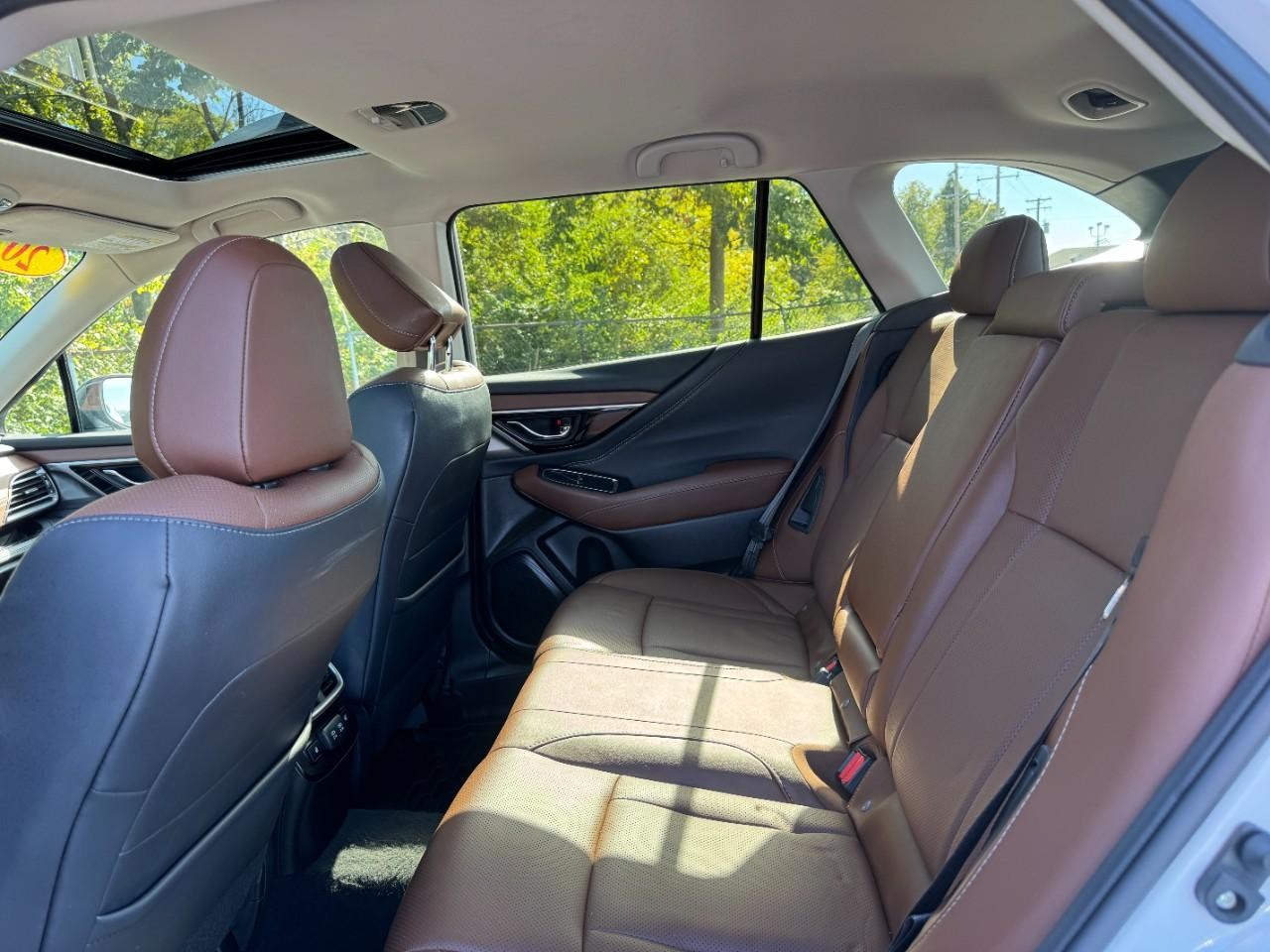 Subaru Outback Vehicle Full-screen Gallery Image 12