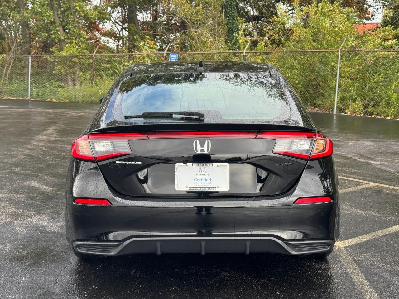 Honda Civic Hatchback Vehicle Full-screen Gallery Image 07