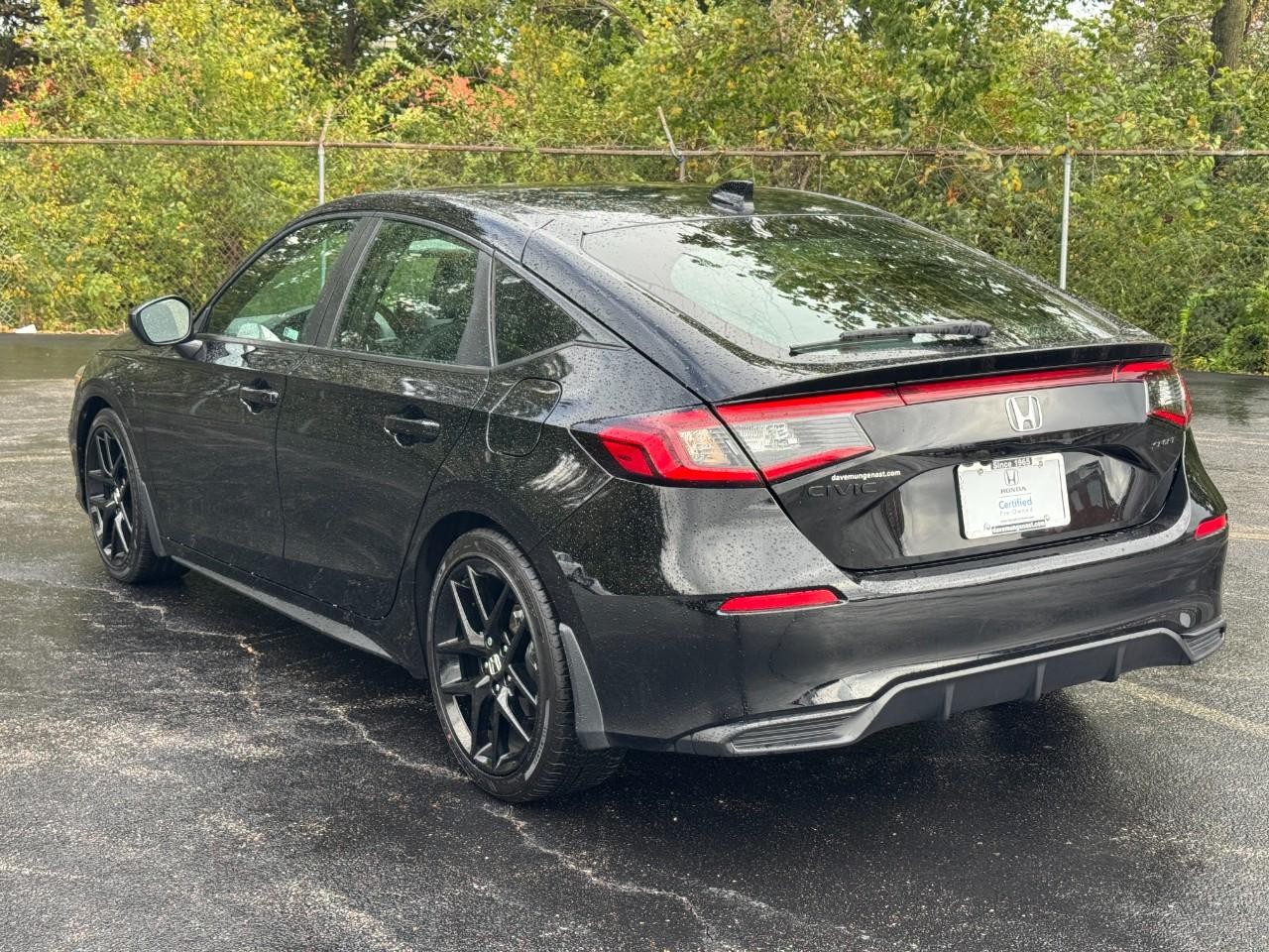 Honda Civic Hatchback Vehicle Full-screen Gallery Image 08