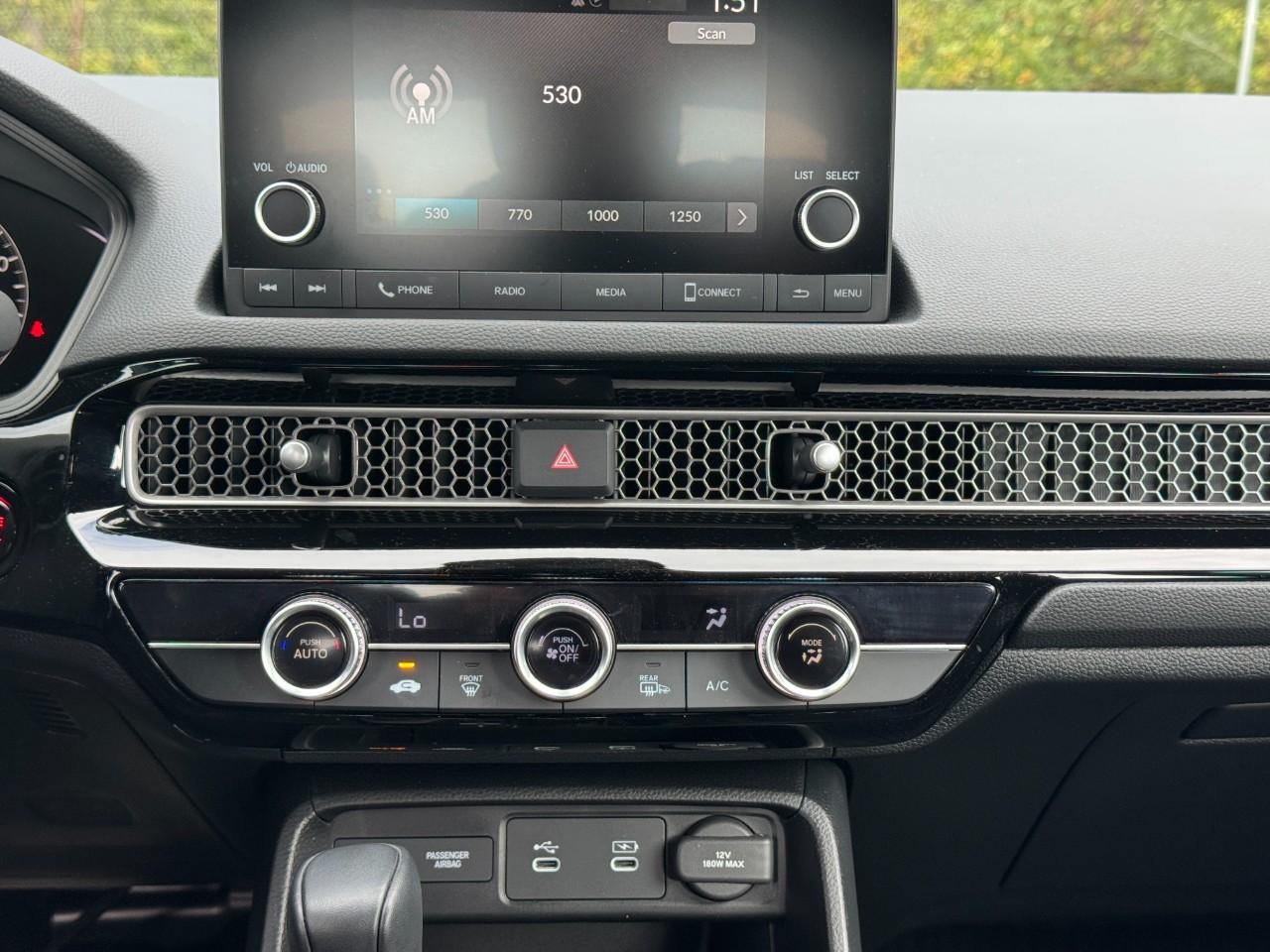 Honda Civic Hatchback Vehicle Full-screen Gallery Image 15