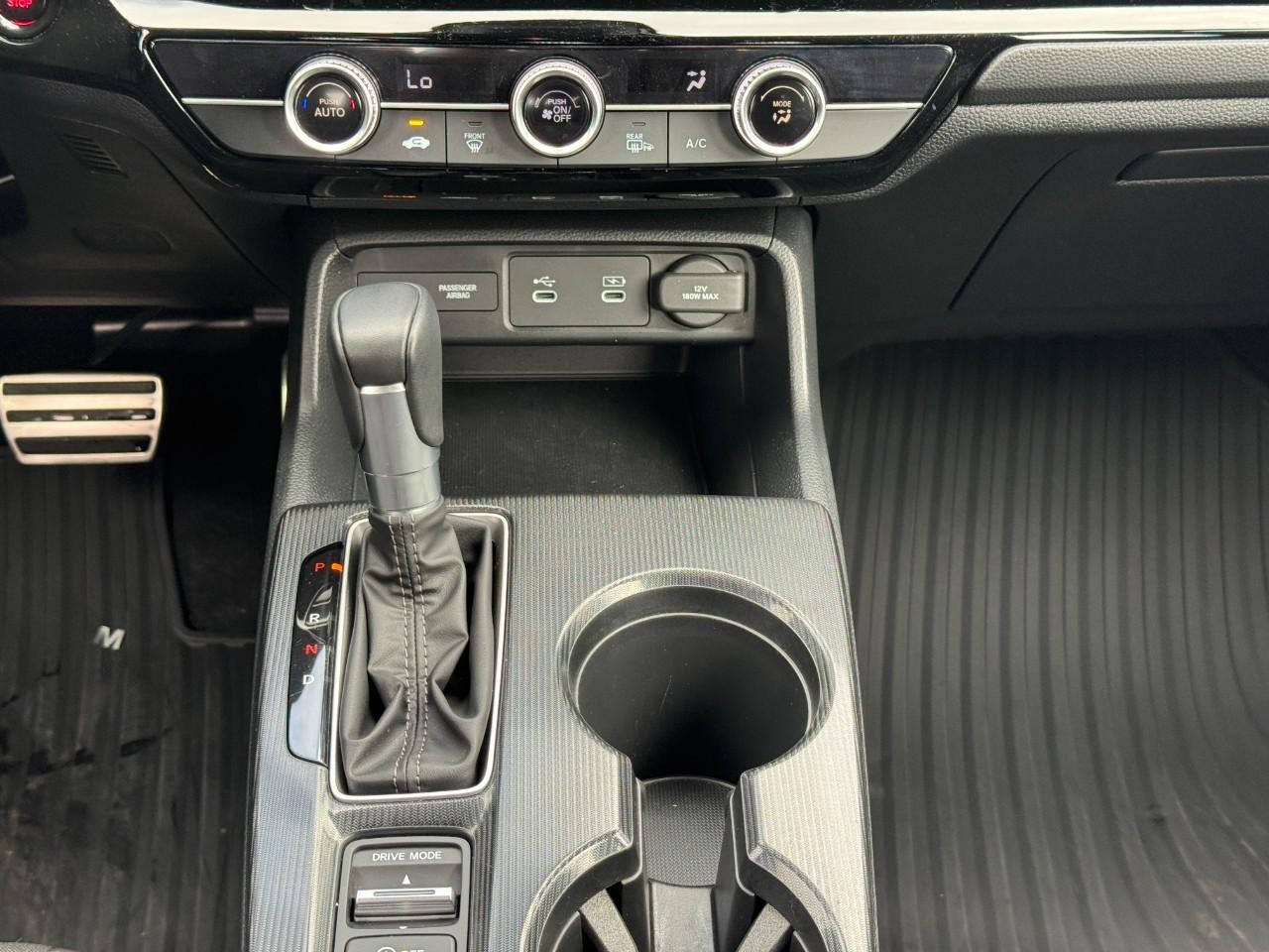 Honda Civic Hatchback Vehicle Full-screen Gallery Image 16