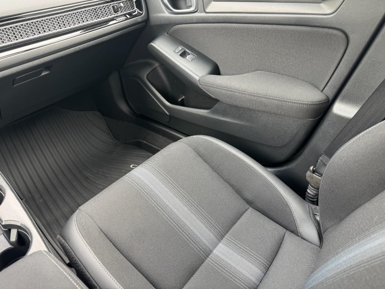 Honda Civic Hatchback Vehicle Full-screen Gallery Image 17