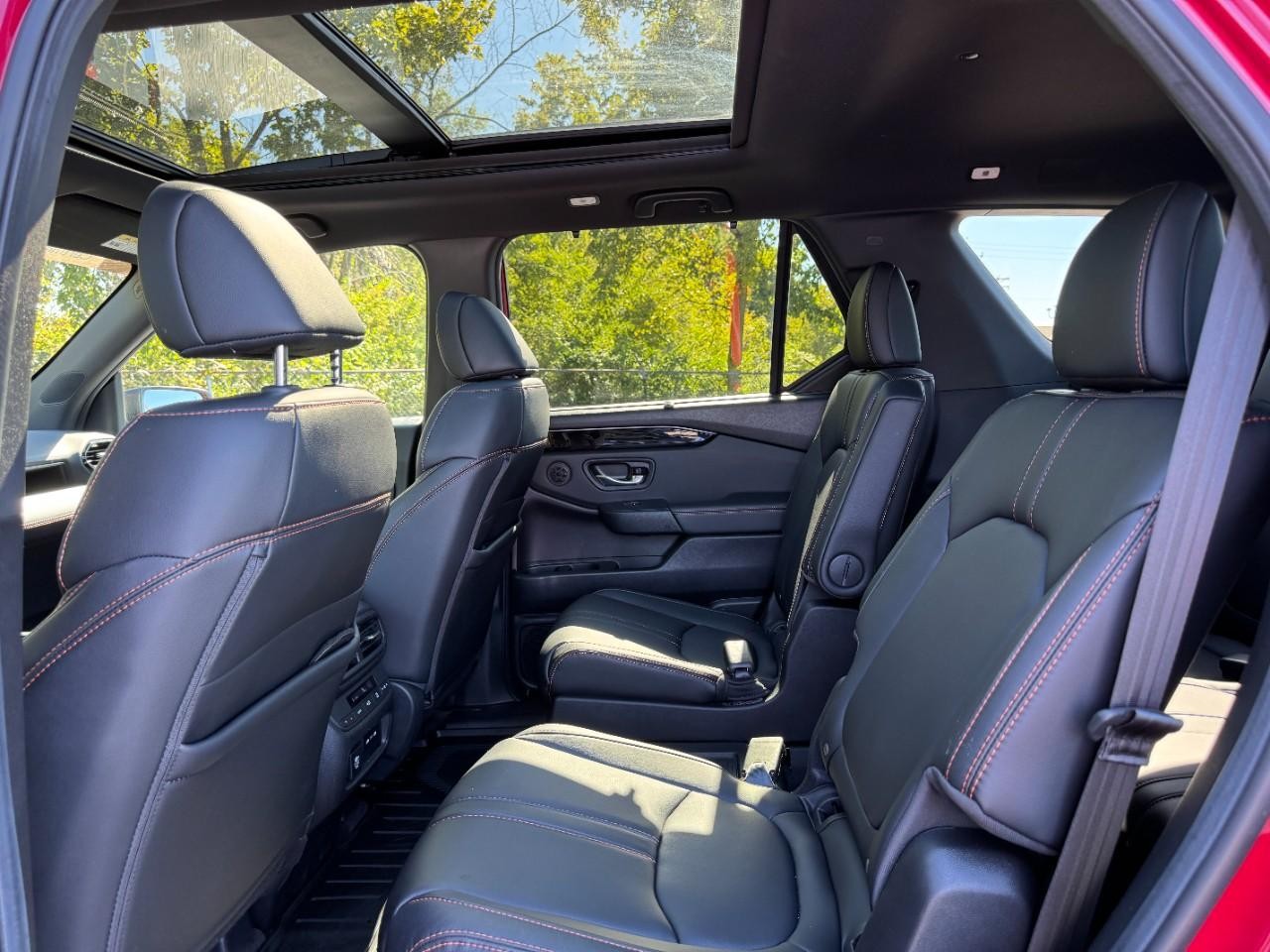 Honda Pilot Vehicle Full-screen Gallery Image 12