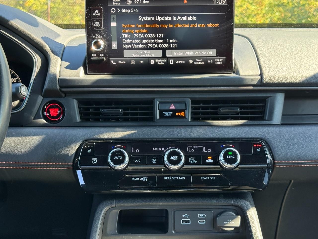 Honda Pilot Vehicle Full-screen Gallery Image 16