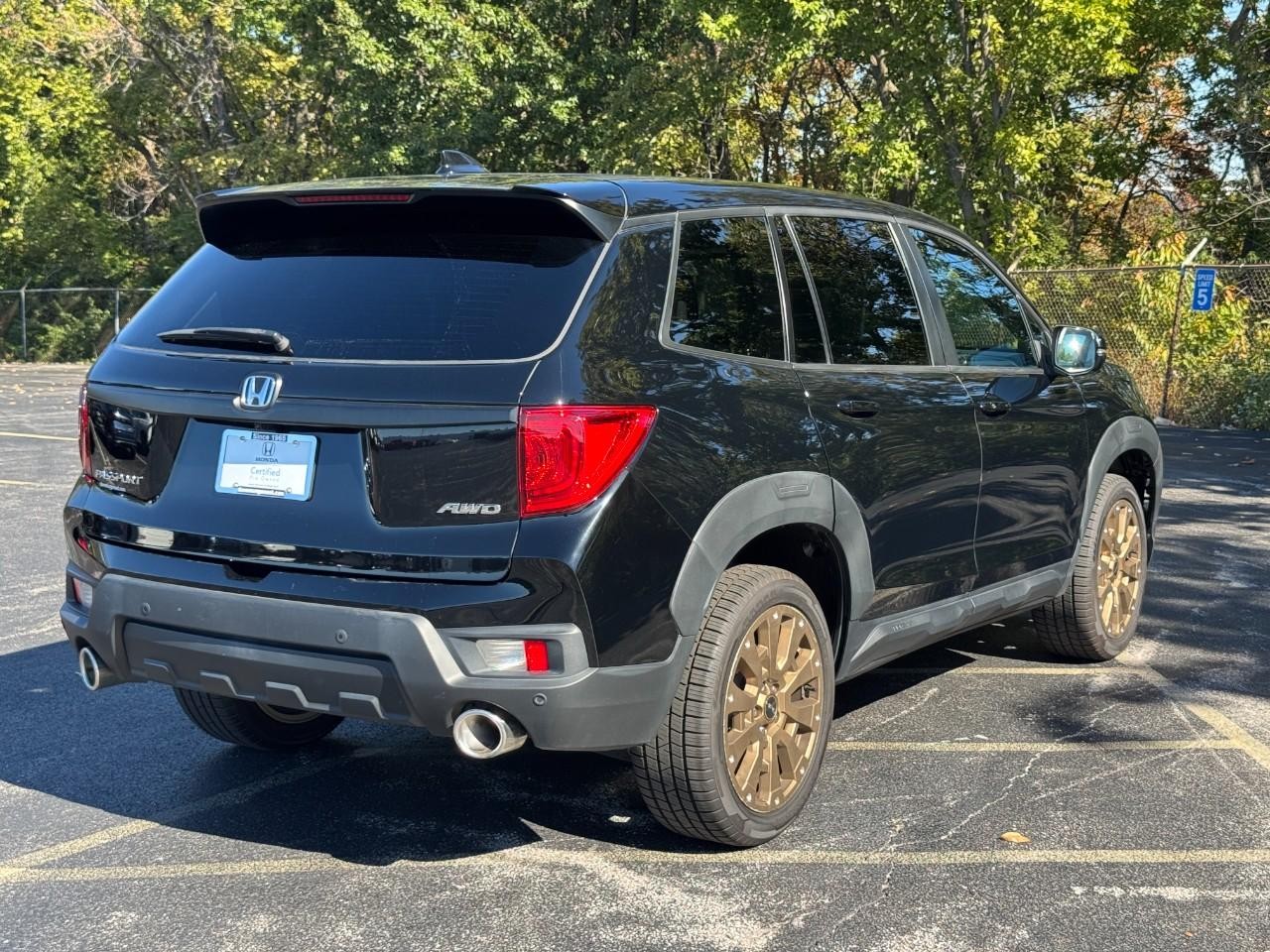 Honda Passport Vehicle Full-screen Gallery Image 04