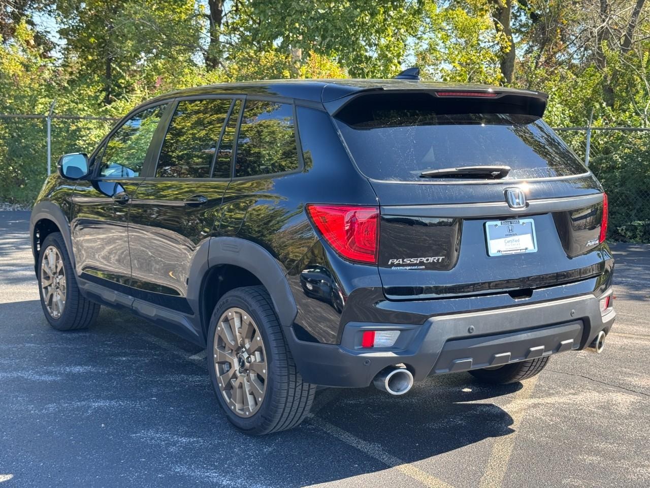 Honda Passport Vehicle Full-screen Gallery Image 07