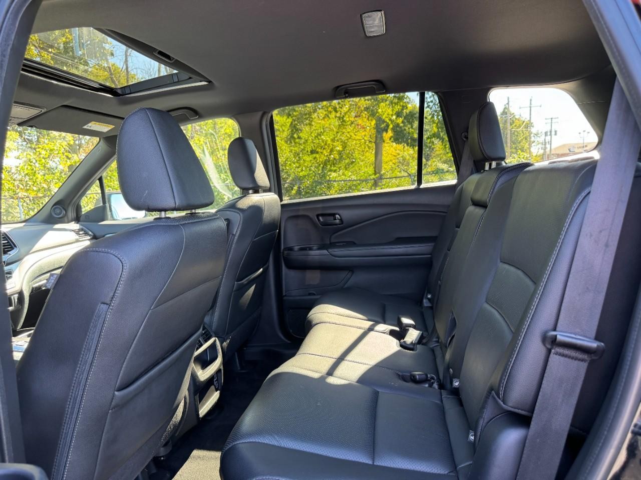 Honda Passport Vehicle Full-screen Gallery Image 11