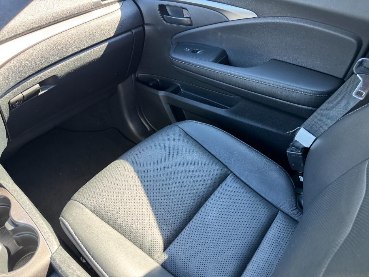 Honda Passport Vehicle Full-screen Gallery Image 16