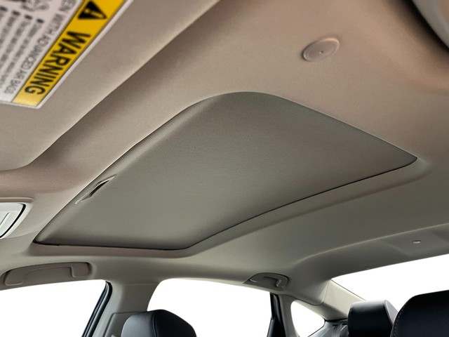 Honda Accord Hybrid Vehicle Full-screen Gallery Image 16