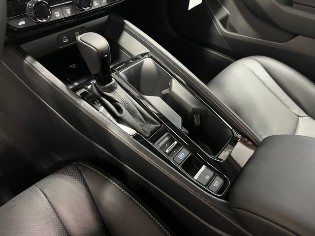 Honda Accord Hybrid Vehicle Full-screen Gallery Image 18