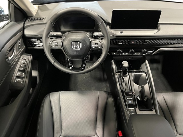 Honda Accord Hybrid Vehicle Full-screen Gallery Image 27