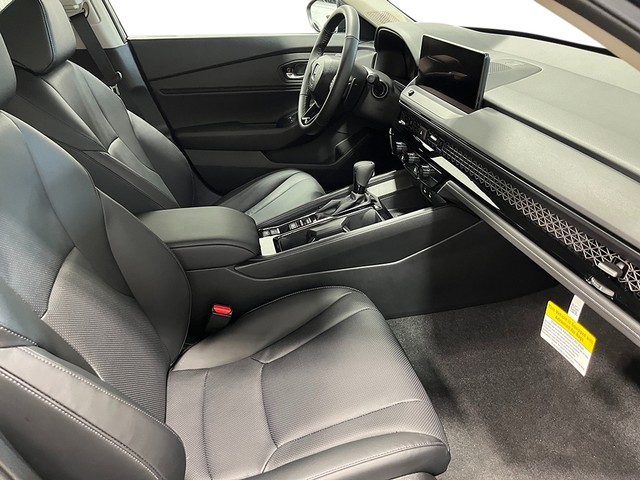 Honda Accord Hybrid Vehicle Full-screen Gallery Image 29
