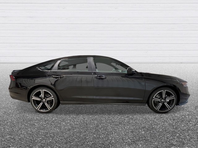 Honda Accord Hybrid Vehicle Full-screen Gallery Image 09