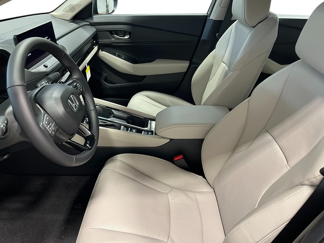 Honda Accord Hybrid Vehicle Full-screen Gallery Image 14