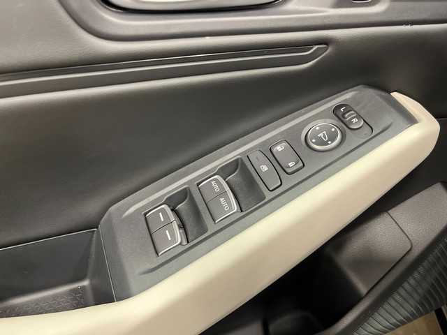 Honda Accord Hybrid Vehicle Full-screen Gallery Image 15