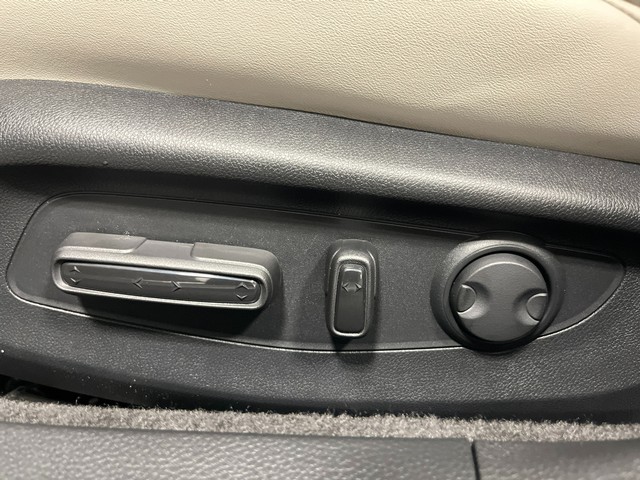 Honda Accord Hybrid Vehicle Full-screen Gallery Image 16