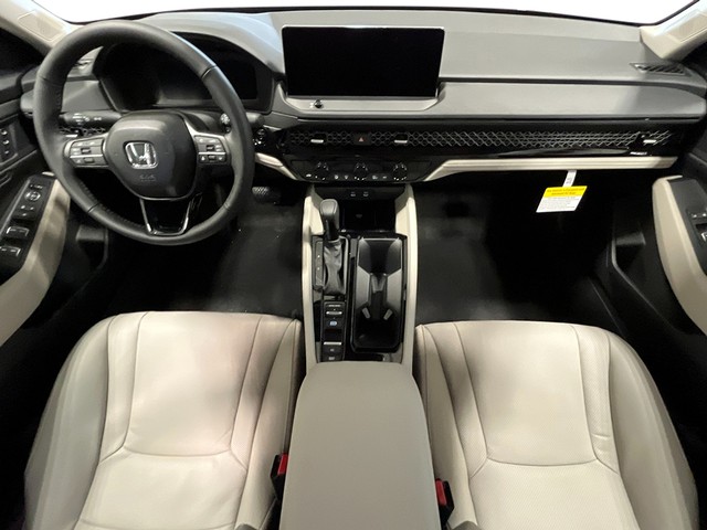 Honda Accord Hybrid Vehicle Full-screen Gallery Image 17