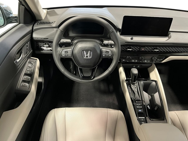 Honda Accord Hybrid Vehicle Full-screen Gallery Image 18
