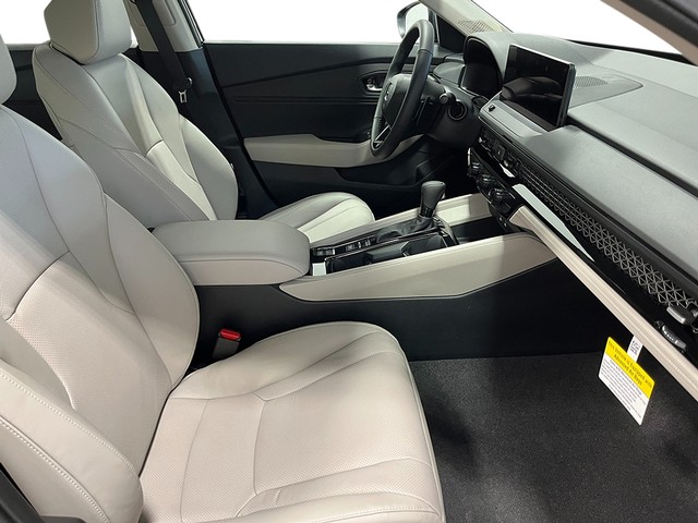 Honda Accord Hybrid Vehicle Full-screen Gallery Image 29