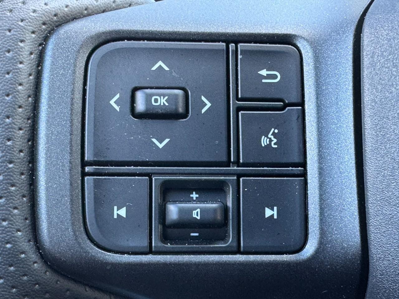 Toyota RAV4 Plug-In Hybrid Vehicle Full-screen Gallery Image 20