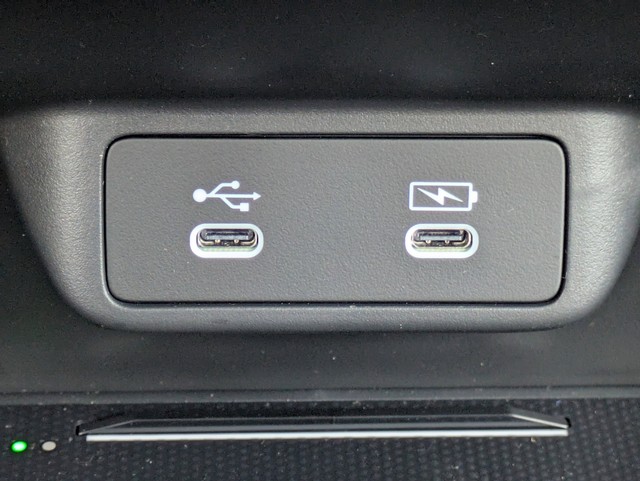 Honda HR-V Vehicle Full-screen Gallery Image 24