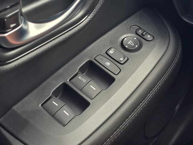 Honda HR-V Vehicle Full-screen Gallery Image 29