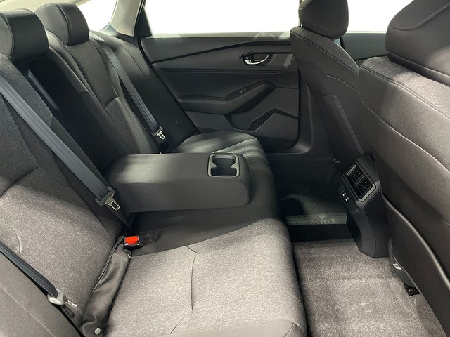 Honda Accord Sedan Vehicle Full-screen Gallery Image 27
