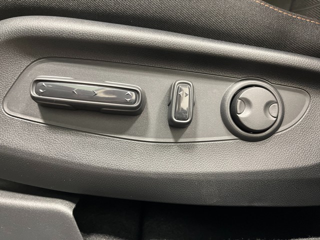 Honda CR-V Hybrid Vehicle Full-screen Gallery Image 15