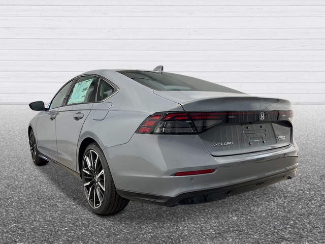 Honda Accord Hybrid Vehicle Full-screen Gallery Image 04
