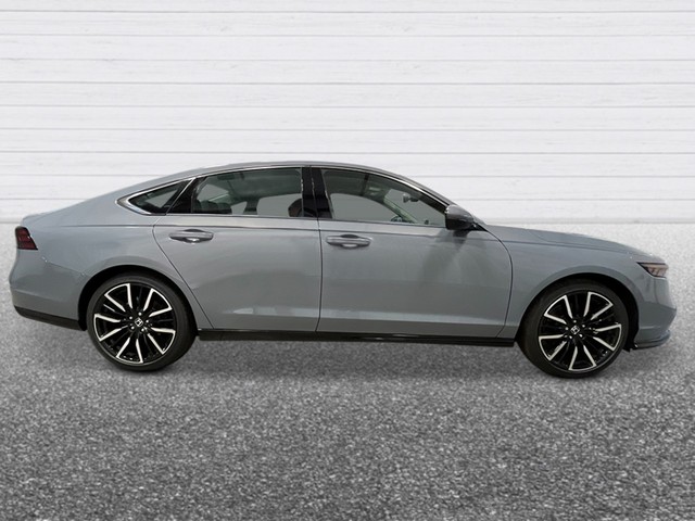 Honda Accord Hybrid Vehicle Full-screen Gallery Image 09