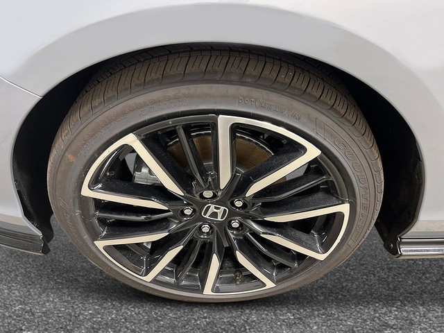 Honda Accord Hybrid Vehicle Full-screen Gallery Image 12