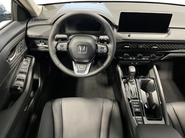 Honda Accord Hybrid Vehicle Full-screen Gallery Image 27