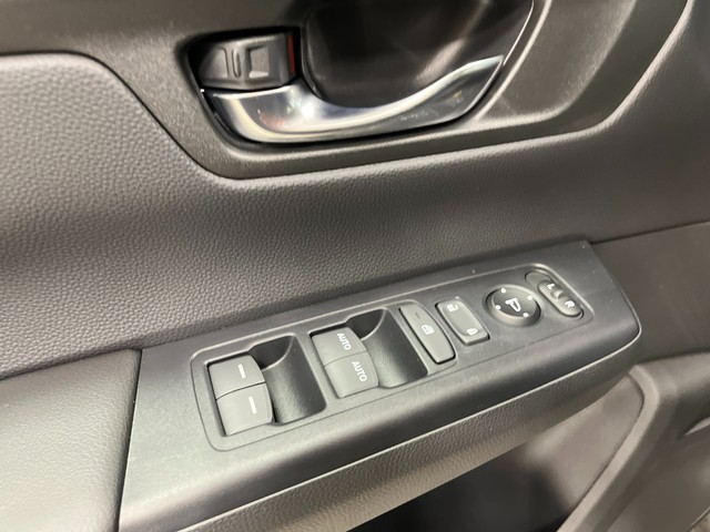 Honda CR-V Vehicle Full-screen Gallery Image 15