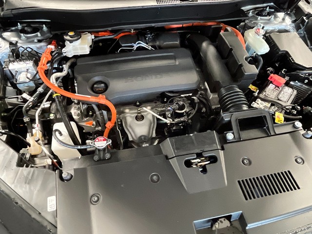 Honda CR-V Hybrid Vehicle Full-screen Gallery Image 13